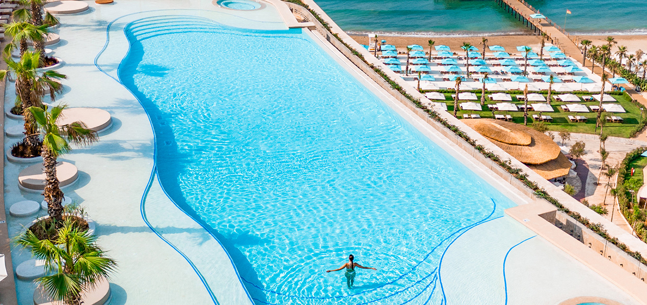 Regnum The Crown Seven Rooftop Pool (3) Slider 2