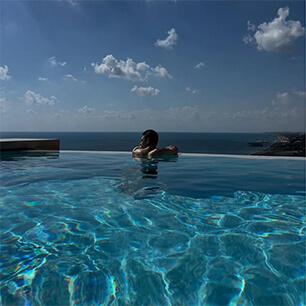 Hero Fiennes Tiffin Card