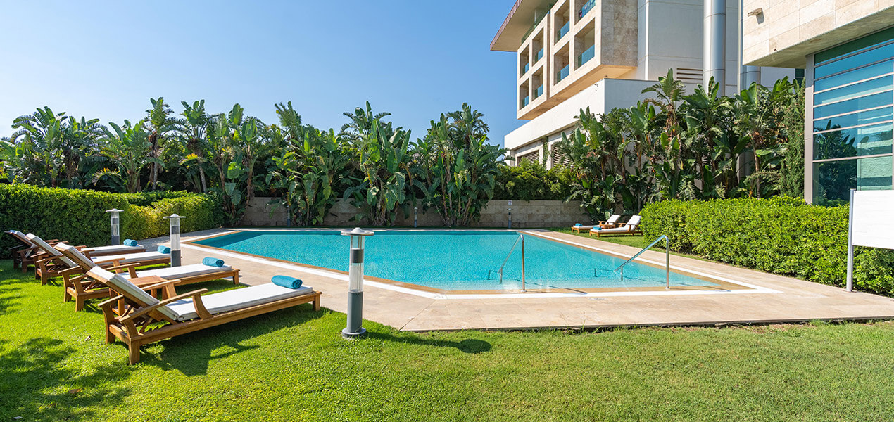 Regnum Sarya Spa Outdoor Pool 1