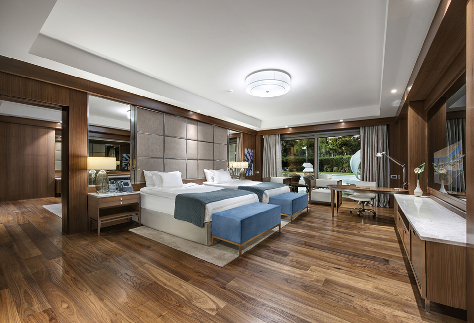 EDIT Regnumcarya Crownvilla Room5 Bedroom 02.Jpg