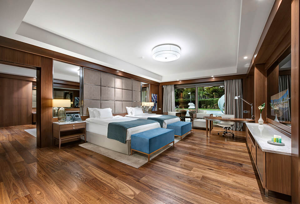 Regnumcarya Crown Villa Master Bedroom 01