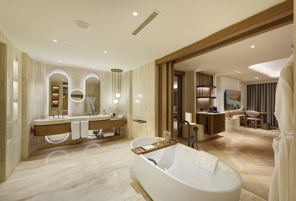 EDIT Regnum The Crown Panoramic Suite (11).Jpg